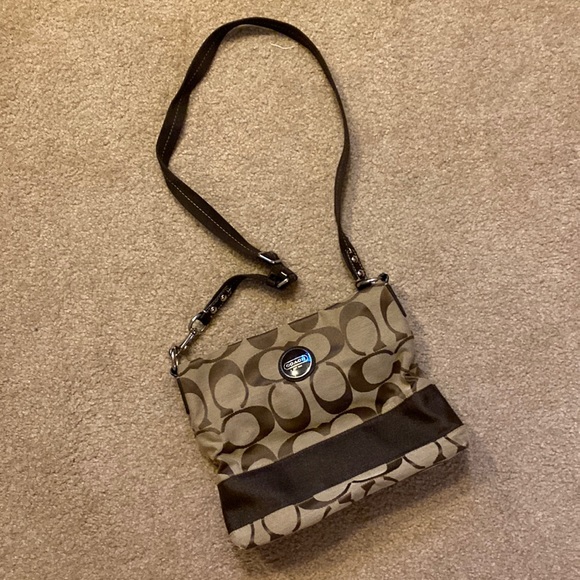 Classic Coach Crossbody - Picture 1 of 3